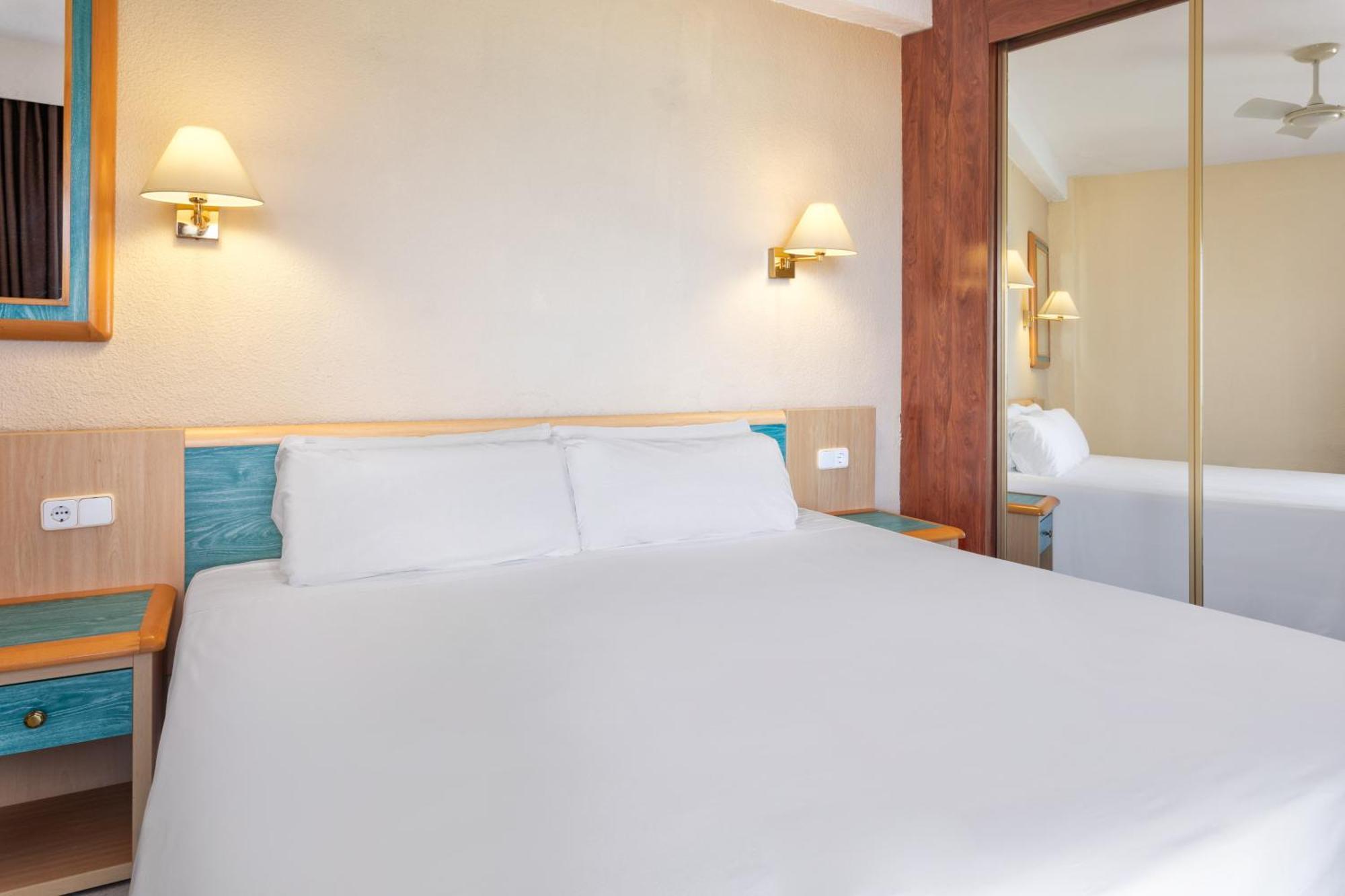 Hotel Sol Milanos Pingueinos Son Bou Esterno foto
