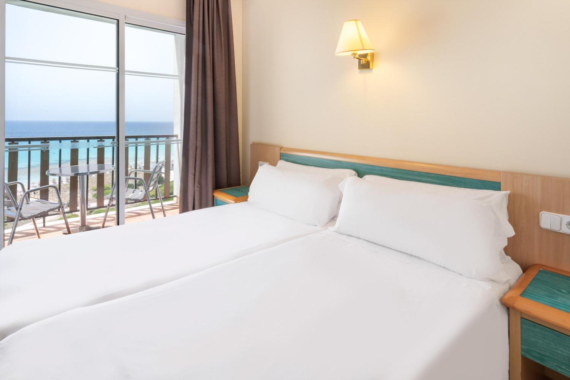 Hotel Sol Milanos Pingueinos Son Bou Esterno foto