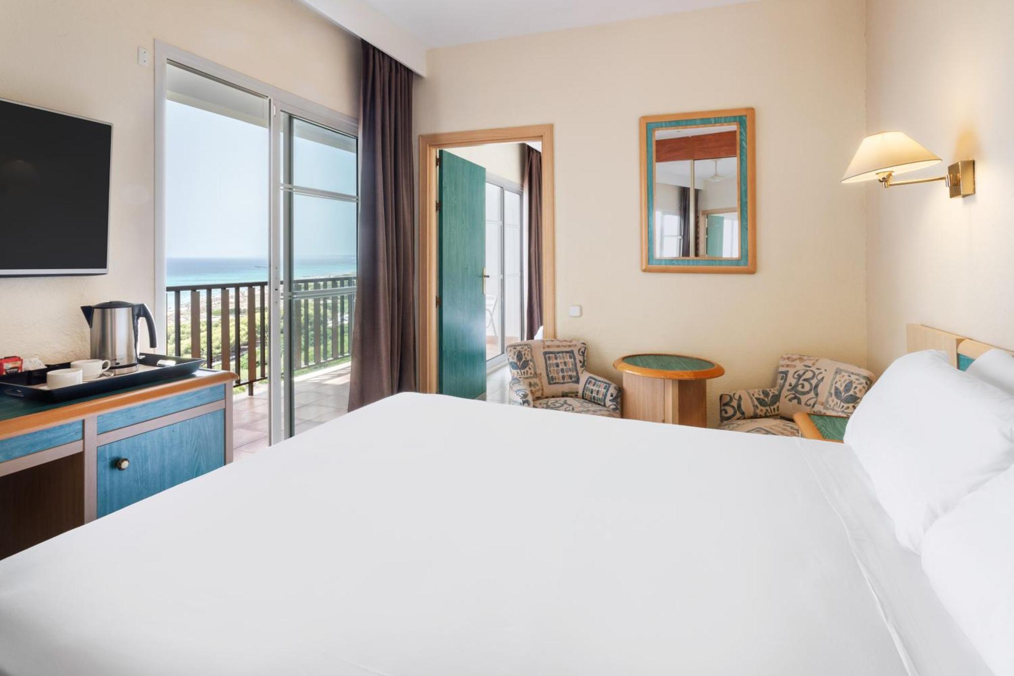 Hotel Sol Milanos Pingueinos Son Bou Esterno foto