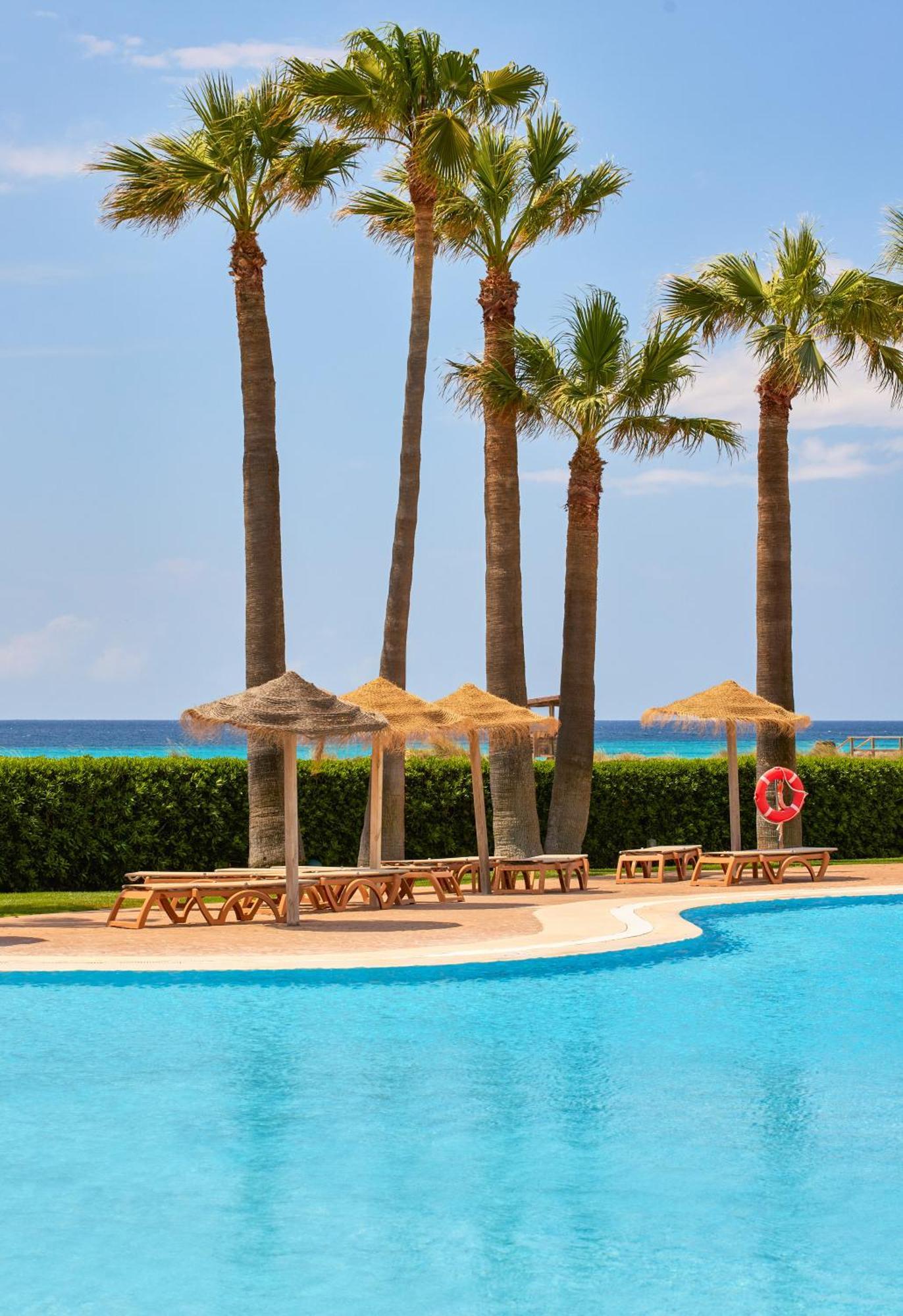 Hotel Sol Milanos Pingueinos Son Bou Esterno foto